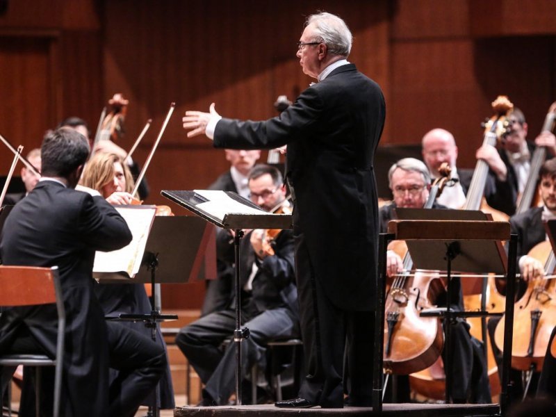 Koncert Zagrebačke filharmonije uz dirigenta Pavla Dešpalja i Ivu Pogorelića na klaviru