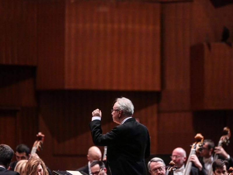 Koncert Zagrebačke filharmonije uz dirigenta Pavla Dešpalja i Ivu Pogorelića na klaviru