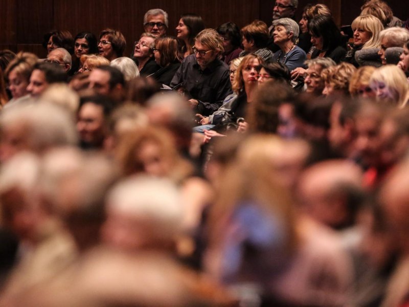 Koncert Zagrebačke filharmonije uz dirigenta Pavla Dešpalja i Ivu Pogorelića na klaviru