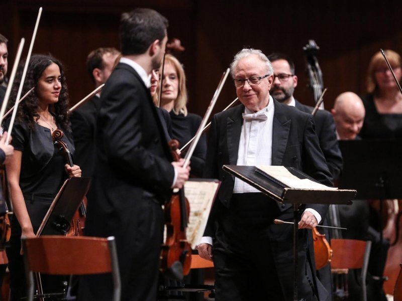 Koncert Zagrebačke filharmonije uz dirigenta Pavla Dešpalja i Ivu Pogorelića na klaviru
