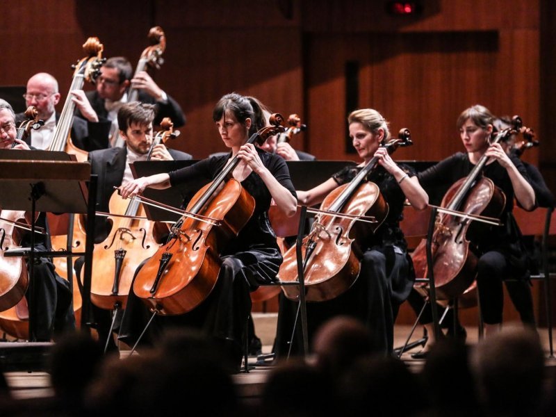 Koncert Zagrebačke filharmonije uz dirigenta Pavla Dešpalja i Ivu Pogorelića na klaviru