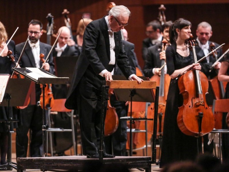 Koncert Zagrebačke filharmonije uz dirigenta Pavla Dešpalja i Ivu Pogorelića na klaviru