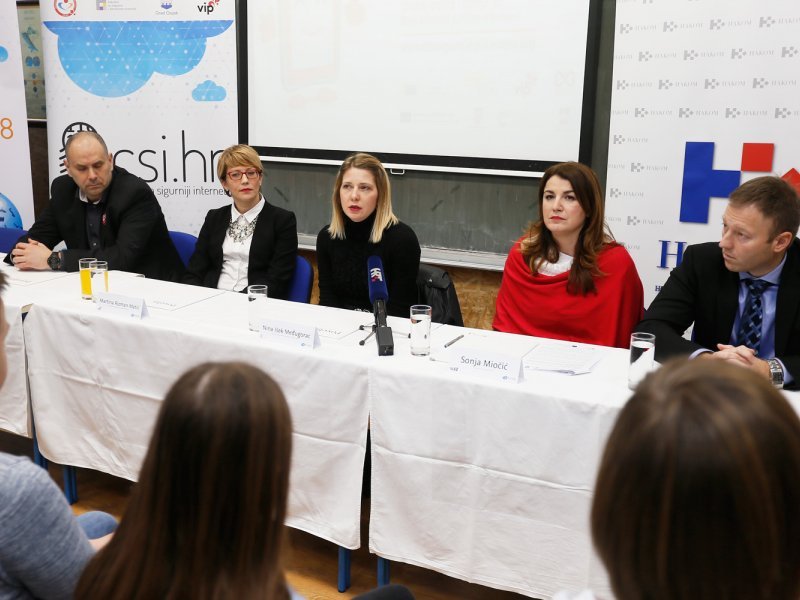 Kako predložiti sastanak preko internetskog upoznavanja