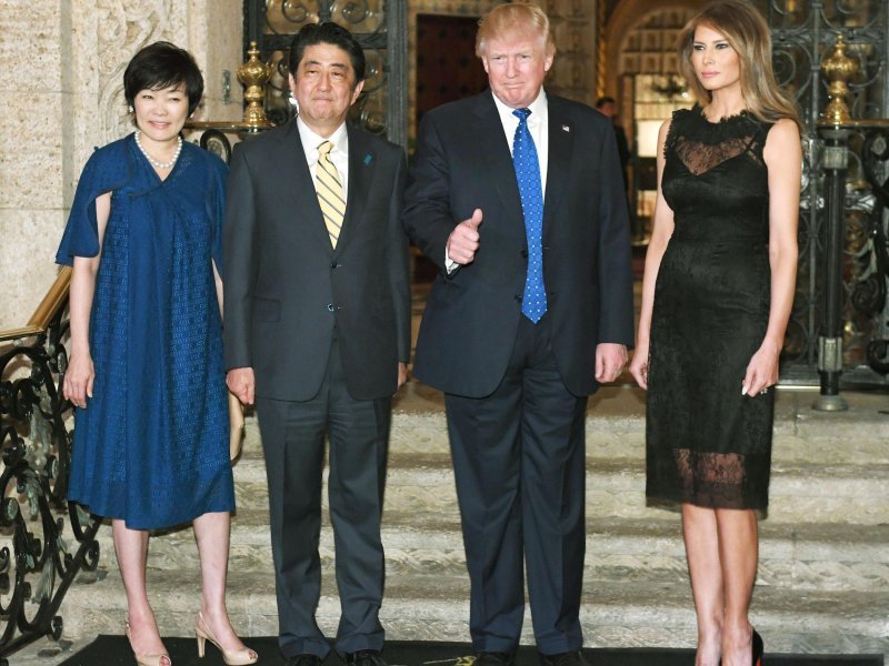 Melania i DonaldTrump, japanski premijer Shinzo Abe sa suprugom Akie Abe