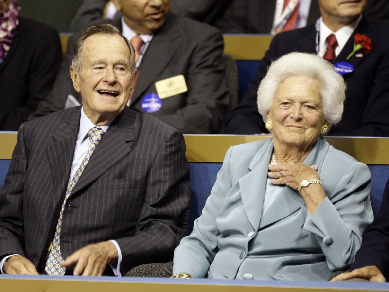 Жена джорджа буша старшего. Барбара и Джордж Буш в молодости. Джордж Буш старший с женой. Жена Буша старшего.