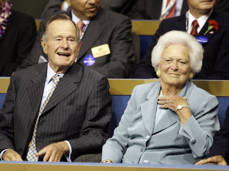 джордж буш старший с женой. жена джорджа буша старшего. джордж герберт уокер буш. династия бушей. джордж и барбара буш.