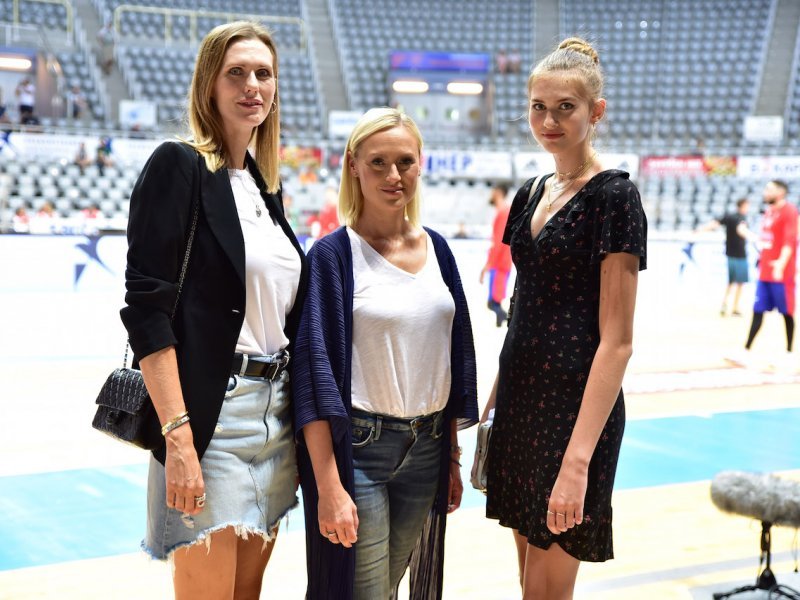 Barbara Jelić Ružić uživala u košarci uz zgodnu kćer Zaru tportal