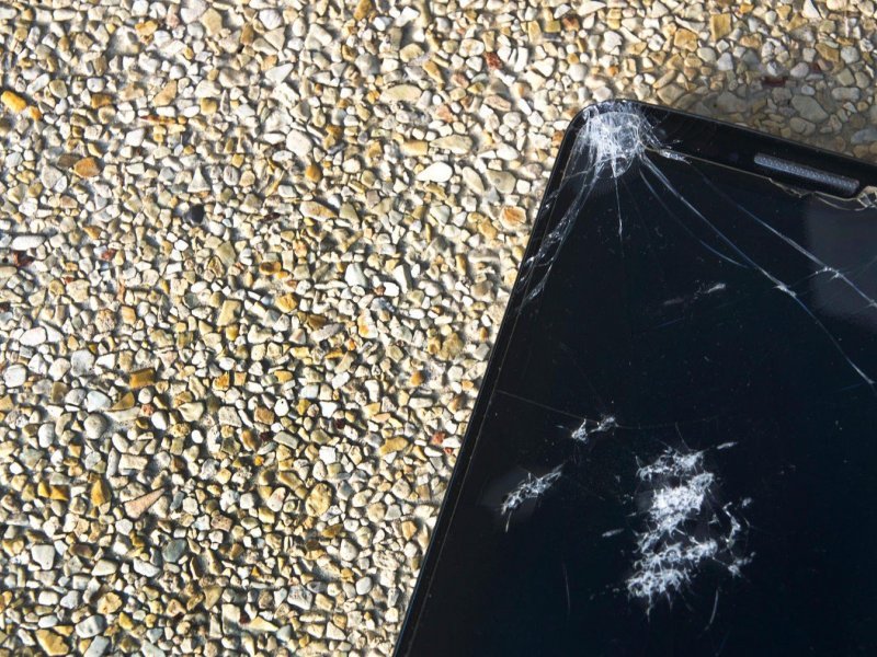 Evo što nikako ne smijete raditi pri popravku oštećenog zaslona na smartfonu