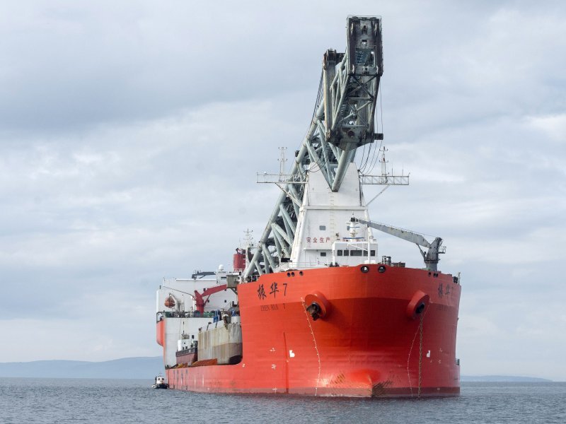 Kineski brod ZHEN HUA 7 doveo brodove koji će graditi Pelješki most
