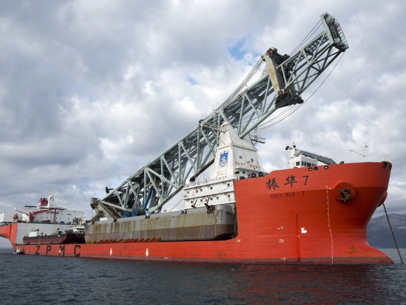 Kineski brod ZHEN HUA 7 doveo brodove koji će graditi Pelješki most