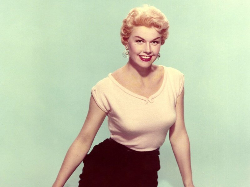 doris-day-topless-albino-girl-in-hardcore
