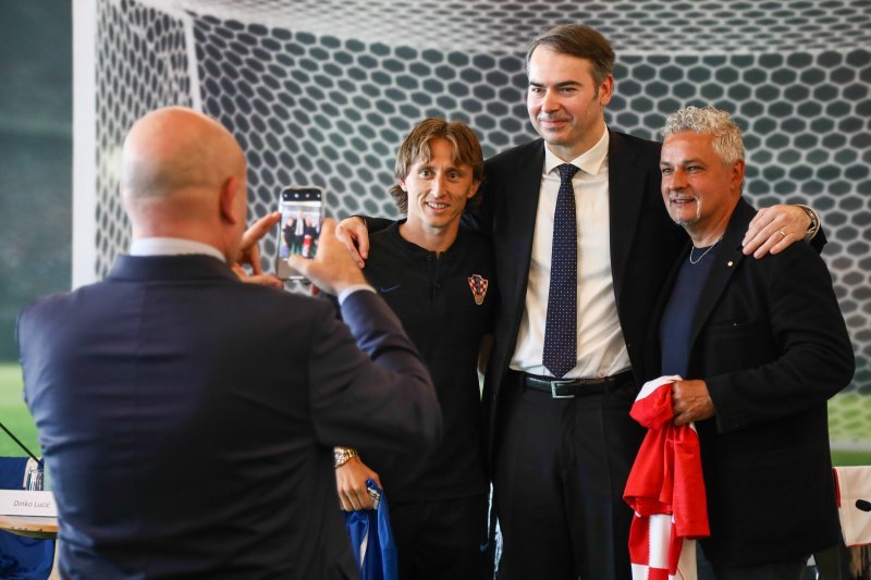 Predstavljanje nogometnog kampa za djecu, Modrić i Baggio