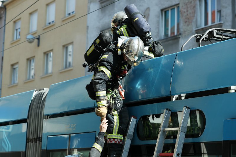 Požar tramvaja u Zagrebu