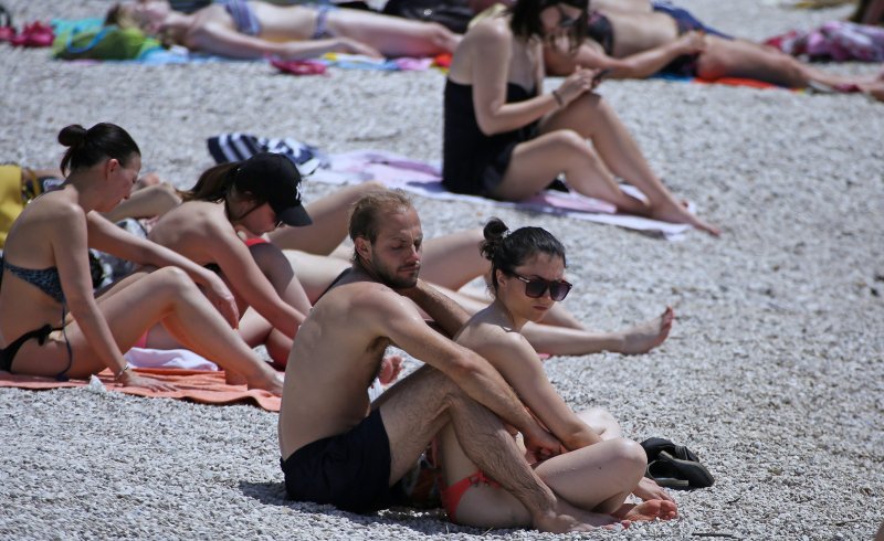 Sunčanje i kupanje na splitskim plažama