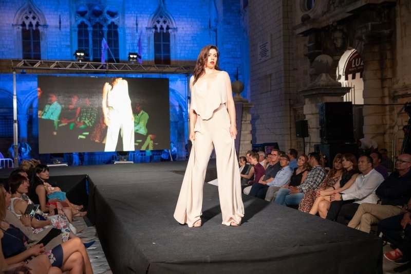 Modna revija Glamour fashion show na Stradunu