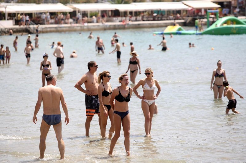 Split: Sunčana nedjelja napunila gradske plaže