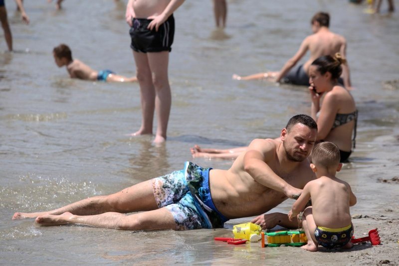 Split: Sunčana nedjelja napunila gradske plaže