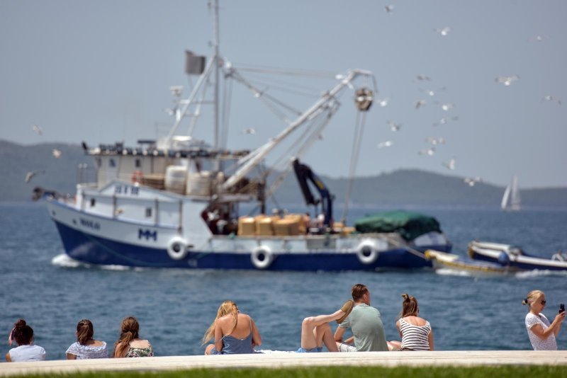 Zadar: Gradska riva najdraže mjesto mladima za sunčanje