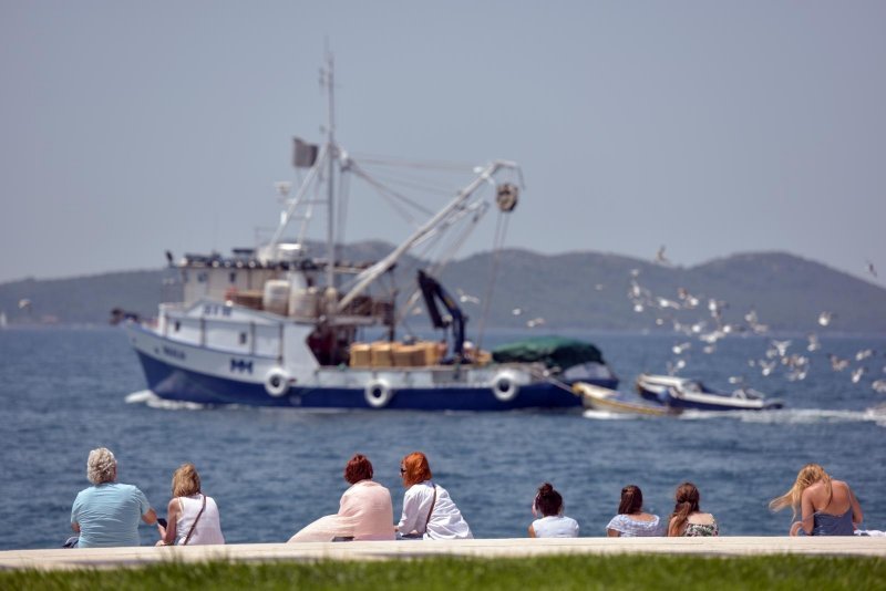 Zadar: Gradska riva najdraže mjesto mladima za sunčanje