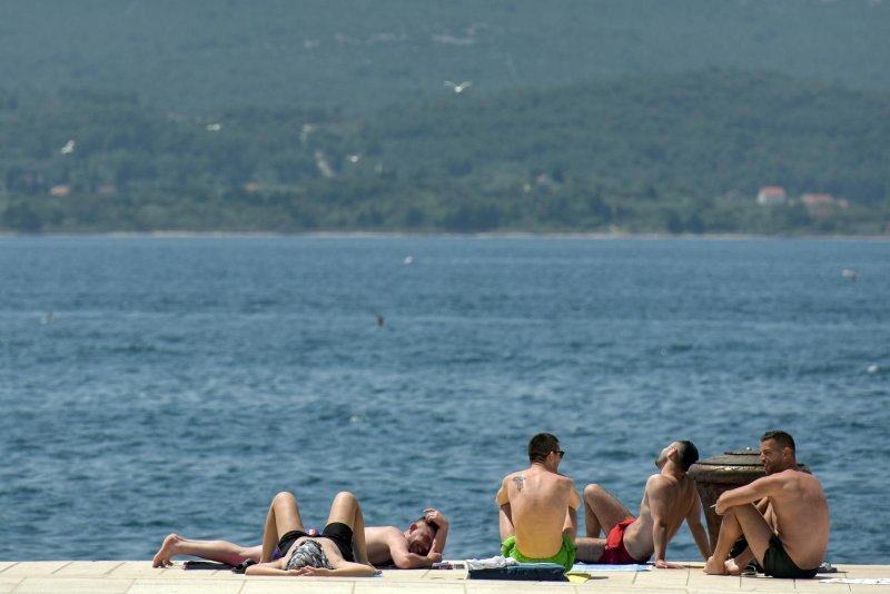 Zadar: Gradska riva najdraže mjesto mladima za sunčanje