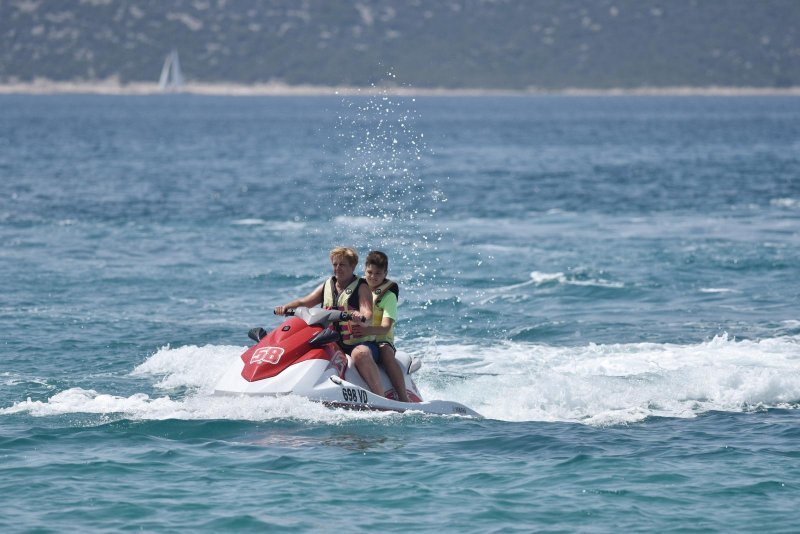 Vodice: Rijetki kupači potražili osvježenje na gradskoj plaži