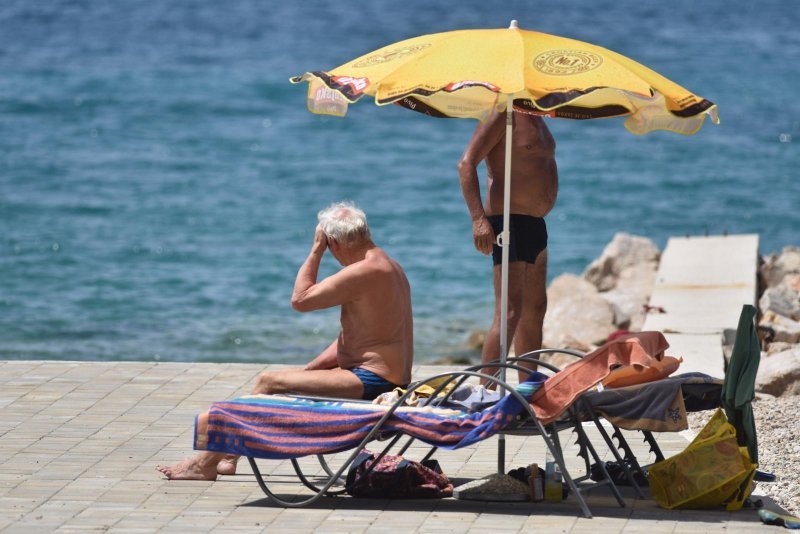 Vodice: Rijetki kupači potražili osvježenje na gradskoj plaži