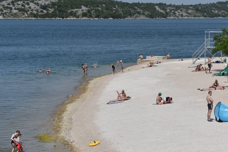 Šibenik: Unatoč vrućini gradska plaža Banj je poluprazna