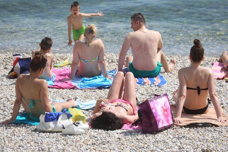 Rijeka: Sunce, more i prepune plaže obilježili nedjelju