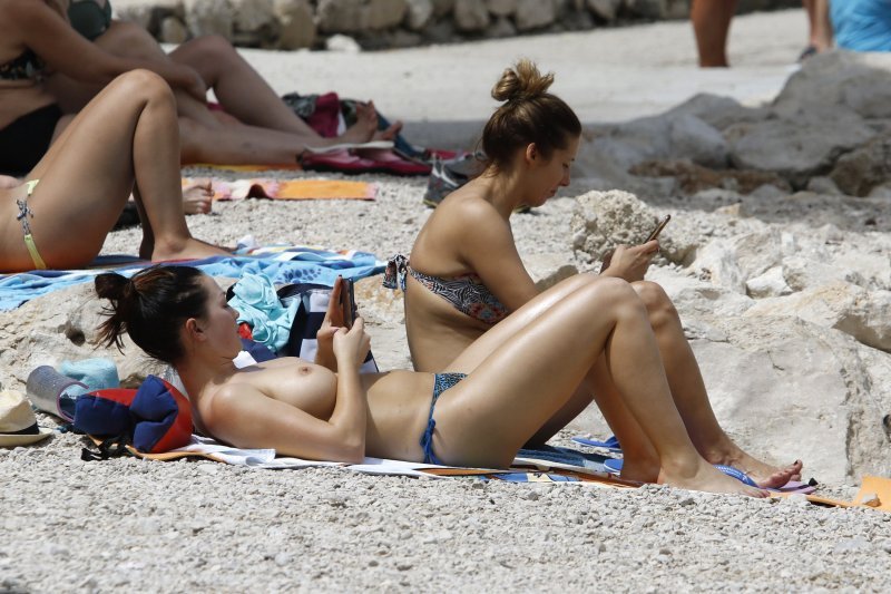 Makarska - Zbog visokih temperatura mnogi su potražili osvježenje na gradskim plažama