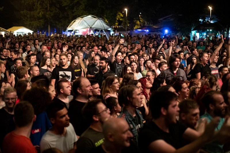 Hladno pivo nastupili na drugom danu Pine festa