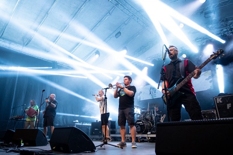 Hladno pivo nastupili na drugom danu Pine festa