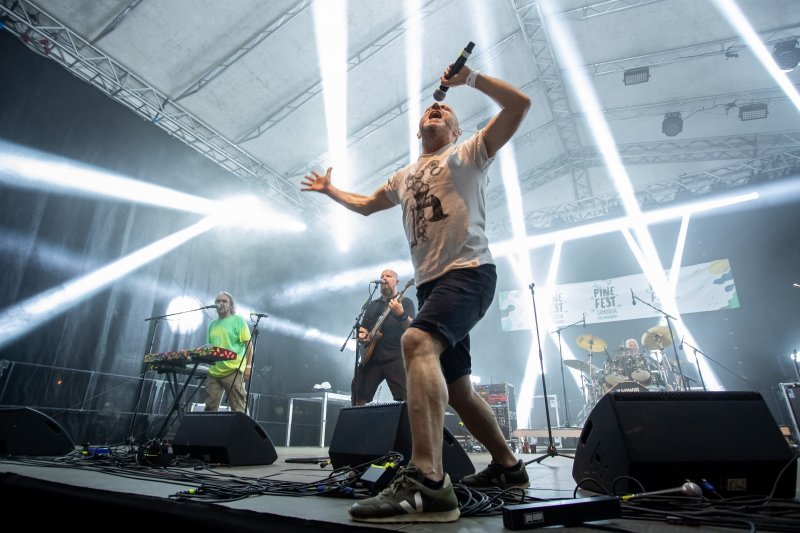 Hladno pivo nastupili na drugom danu Pine festa