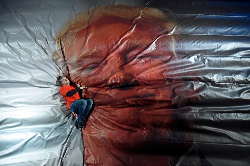 Umjetnička instalacija Jump Trump