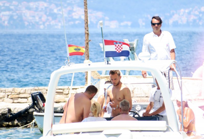 Ivan Rakitić s obitelji na jadranskoj obali