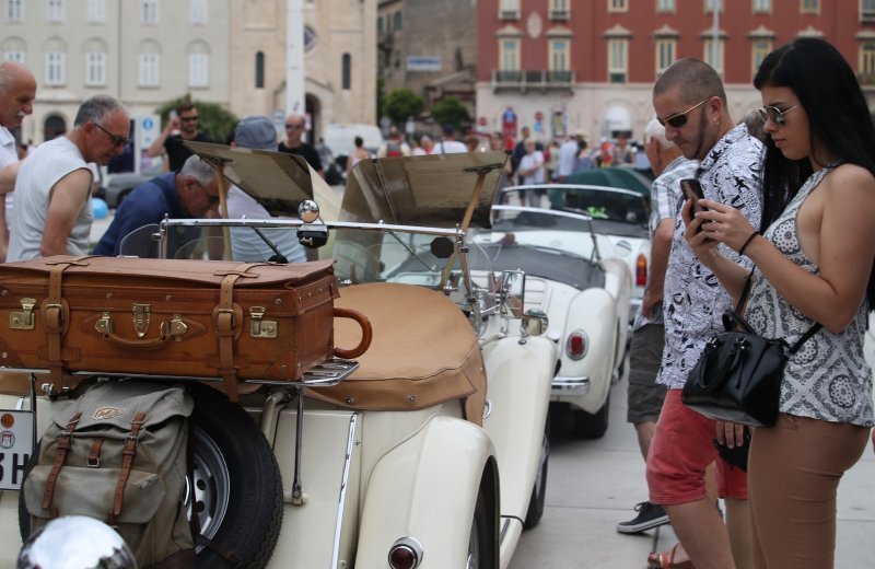 Izložba oldtimera na splitskoj Rivi