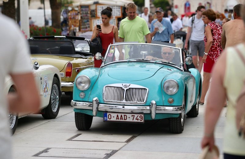 Izložba oldtimera na splitskoj Rivi