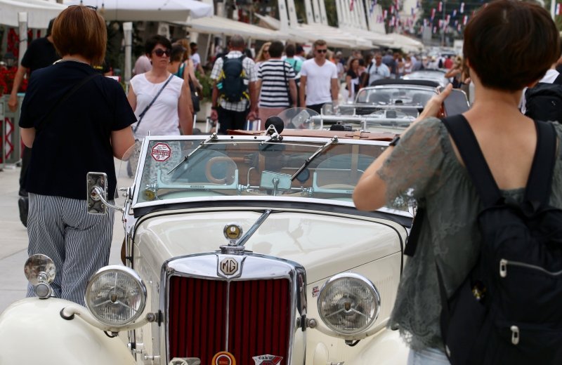 Izložba oldtimera na splitskoj Rivi