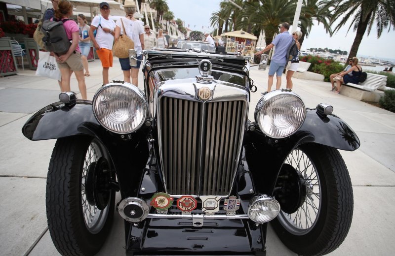 Izložba oldtimera na splitskoj Rivi