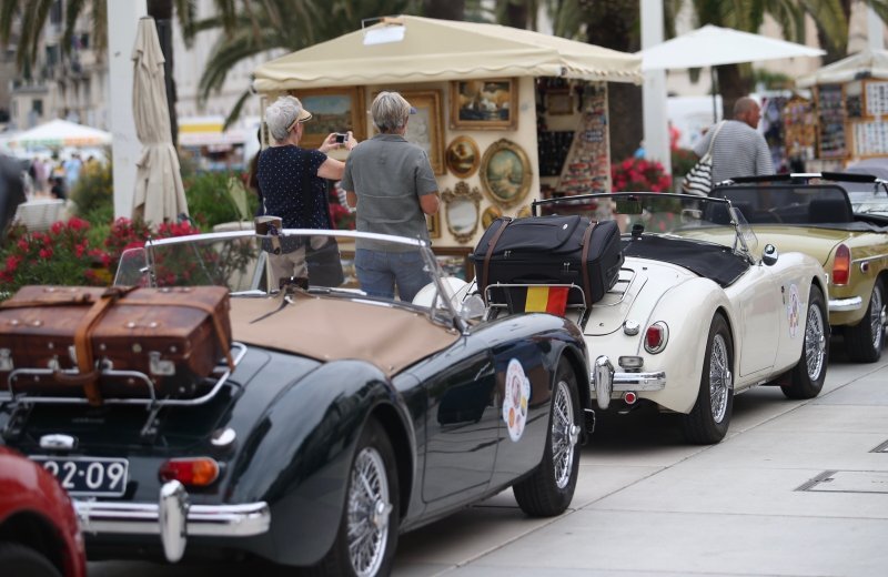 Izložba oldtimera na splitskoj Rivi