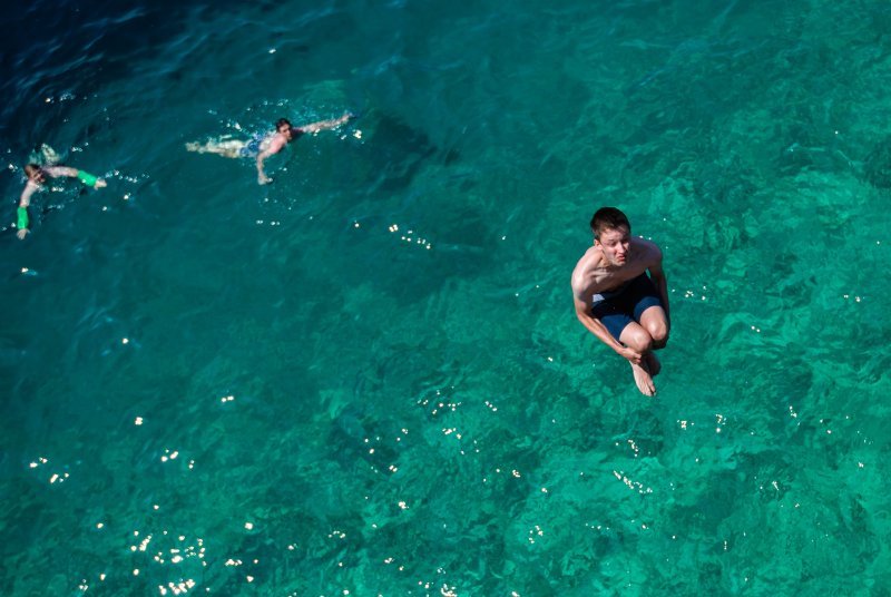 Split: Skokovi u more sa Sustipanskih litica