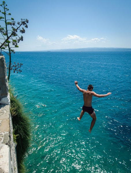 Split: Skokovi u more sa Sustipanskih litica