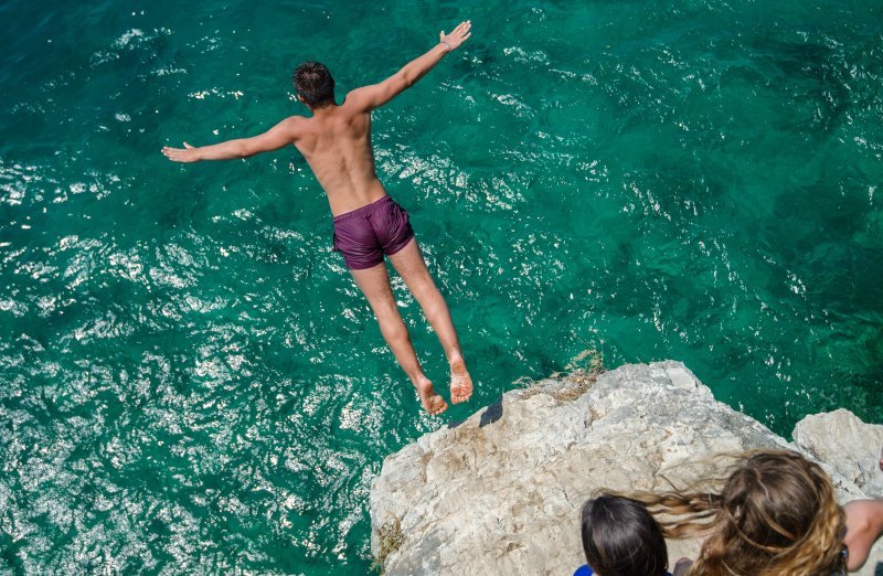 Split: Skokovi u more sa Sustipanskih litica