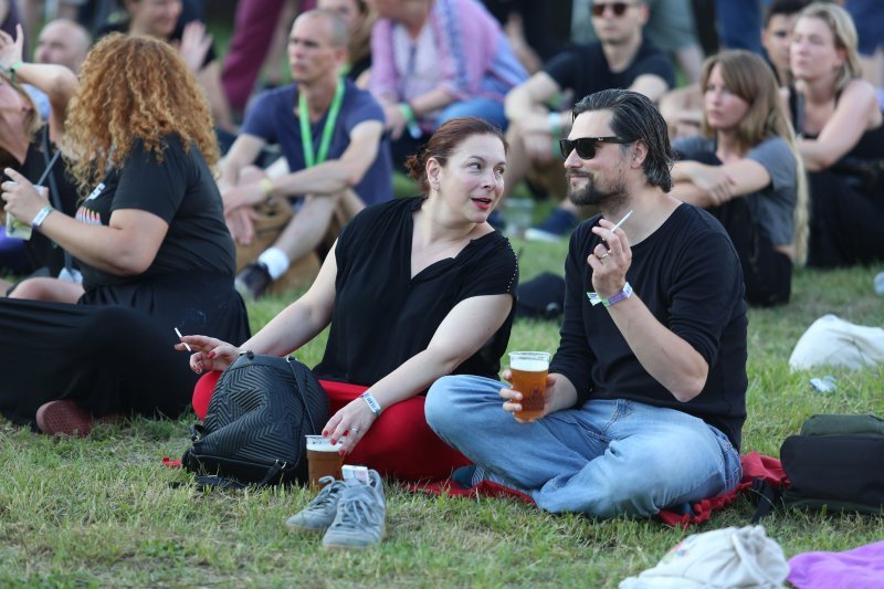 Glumica Jelena Miholjević sa suprugom Darijom na INmusic festivalu