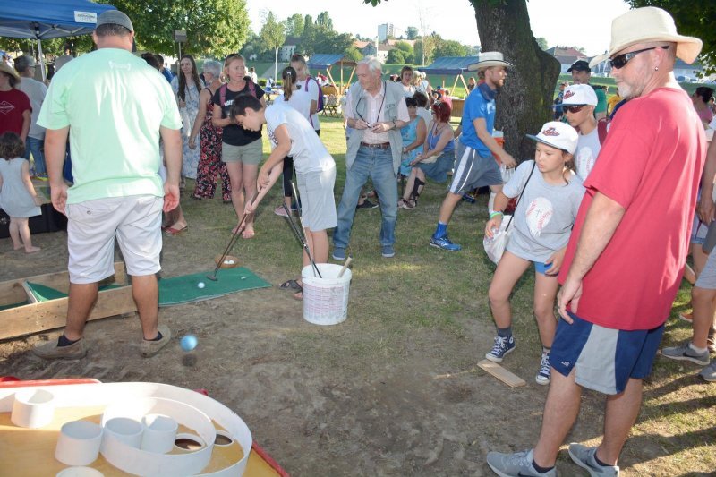 Sisak: Teksaški karneval na šetnici Slave Striegla privukao brojne Siščane