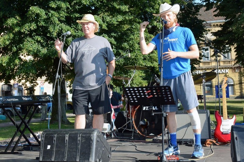 Sisak: Teksaški karneval na šetnici Slave Striegla privukao brojne Siščane