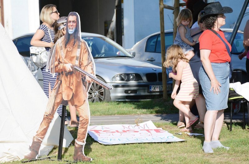 Sisak: Teksaški karneval na šetnici Slave Striegla privukao brojne Siščane