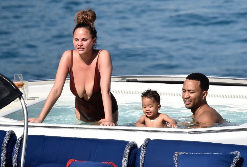 Chrissy Teigen i John Legends djecom na odmoru