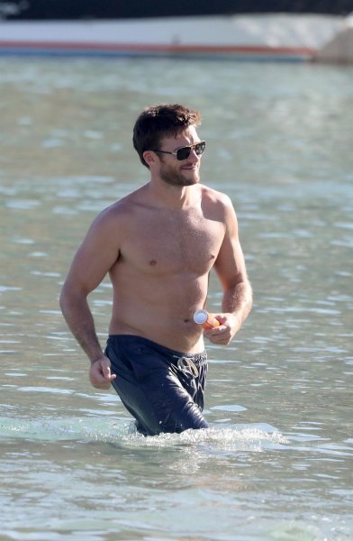 Scott Eastwood uživa na Mikonosu