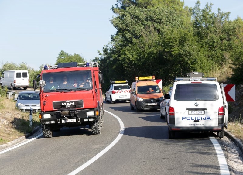 Vrpolje: Vatrogasno vozilo sletilo s ceste