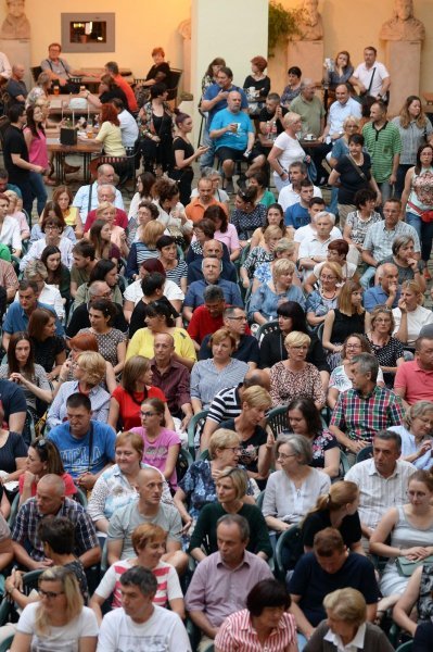 Čakovec: U sklopu Ljeta u gradu Zrinskih u atriju starog grada predstava Cabaret preko veze